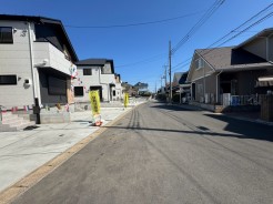 閑静な住宅街で道路幅も広く駐車もスムーズです！