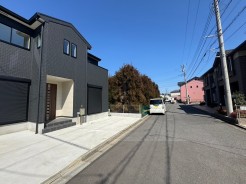 緑が豊富なエリアで周辺環境も充実し安心して暮らせる場所です。
