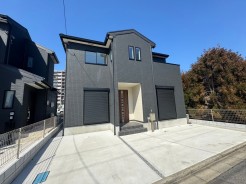 緑に囲まれた住宅地。豊かな自然が庭先を彩り、心地よい風が吹き抜ける。穏やかな暮らしが実現出来ます。
