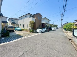 緑が豊富なエリアで周辺環境も充実し安心して暮らせる場所です。
