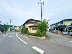 緑が豊富なエリアで周辺環境も充実し安心して暮らせる場所です。
