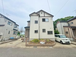 緑に囲まれた住宅地。豊かな自然が庭先を彩り心地よい風が吹き抜けます。いつでも穏やかな暮らしが実現可能です！
