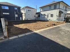 穏やかな日差しが降り注ぎ、閑静な住宅街に囲まれた立地です！
