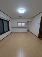 LDKは和室とつながるレイアウトで、扉を開けると開放的な広々空間に。対面式キッチンを採用し、会話を楽しみながら心地よく過ごせます。
