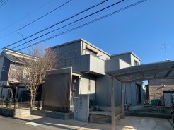 周囲と調和した外観デザインで、街並みに自然と溶け込む佇まい。環境に配慮したつくりが、美しい景観と快適な住環境を両立します。
