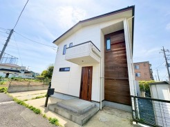 落ち着いたモダンな外観が魅力の住まい。上品さの中にほどよい存在感があり、街並みに自然と溶け込みます
