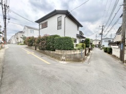 建築条件なし、更地渡しです。
