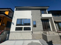 落ち着いたモダンな外観が魅力の住まい。上品さの中にほどよい存在感があり、街並みに自然と溶け込みます
