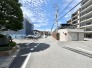 閑静な住宅街に囲まれた立地です。