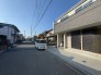 前面道路は6ｍなので駐車もスムーズに出し入れ可能です！