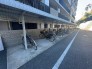 自転車を雨や日差しから守り、長く美しく保ちます。環境に配慮しつつ、便利で安全なサイクリングライフをサポートします。
