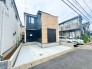 1号棟 洗練されたモダンな外観はシックで高級感があり、周囲の環境と対比を生み出します。都会的でスタイリッシュな雰囲気が存在感を放ちます。
