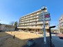 ゆったりとした広場が魅力の開放的な住環境！
敷地内には公園も完備。
穏やかな暮らしを叶えるマンションライフが可能です！