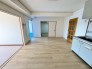 ダイニングキッチンは家の中心で3部屋との出入りが可能です！家族のコミュニケーションがスムーズな間取です。