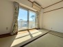 和室でも障子ではなくカーテンなのでたっぷりの採光が差し込み明るい部屋となっています！