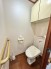 手すり付きトイレは、安心して利用できるバリアフリー設計。高齢者や身体的に不自由な方にも配慮し、安全で快適なトイレ空間を提供します。
