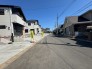 閑静な住宅街で道路幅も広く駐車もスムーズです！