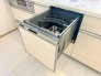 忙しい日常を支える、ビルトイン食洗機。手間いらずの洗浄で、快適なキッチンタイムを実現します。
