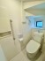 手すり付きトイレは、安心して利用できるバリアフリー設計。高齢者や身体的に不自由な方にも配慮し、安全で快適なトイレ空間を提供します。
