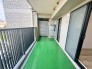 2居室から出入り可能なバルコニー。風通しもよくさわやかな空気が感じられます！
