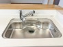 使い勝手の良い大型シンクで作業もスムーズ。広々としたスペースで、料理も家事もストレスなくこなせます。
