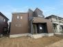 モダンなフォルムが際立つ、重厚感のある外観。永く住み続けるほどに愛着が深まるデザインです
