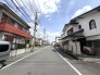 見通しの良い道路が続く、静かな住環境です。開放感があり、日々の暮らしに安らぎを与えてくれます
