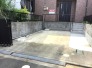 駐車スペースを2台分確保しており、日々の暮らしにゆとりをもたらす外観です
