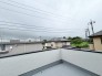 程よい距離感で街並みと空を感じられ、日常にゆとりをもたらすプライベートな空間として使えます
