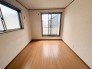 二面に窓を設けた、開放感のある角部屋です。自然な明るさが心地よく、健やかな毎日を過ごせる住環境です

