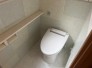 落ち着いた色合いの壁面が、上品で穏やかな空気感を演出。整然とした空間が確かな安心感を生みます
