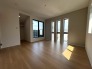 8帖のゆとりある空間。落ち着いた色合いの壁面が、心穏やかなひとときを演出してくれます
