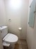 温水洗浄機能付きトイレが、日常に清潔さと快適さをプラス。家族全員がリフレッシュできる心地よい空間を提供します。
