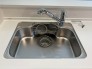 使い勝手の良い大型シンクで作業もスムーズ。広々としたスペースで、料理も家事もストレスなくこなせます。
