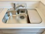 使い勝手が良い大型シンク。料理が楽しくなる広々とした作業スペースで、家事もストレスフリーです。
