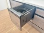忙しい毎日を支えてくれるビルトイン食洗機。手間をかけずに洗浄でき、キッチン時間がぐっと快適になります。
