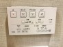 温水洗浄機能付きトイレが、日常に清潔さと快適さをプラス。家族全員がリフレッシュできる心地よい空間を提供します。

