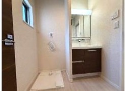 無駄のないミニマルな設計が、日常にすっきりとした快適さをもたらします
