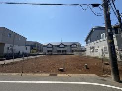 周辺は落ち着いた住環境が広がり、のびのびと過ごせる穏やかな雰囲気が漂う
