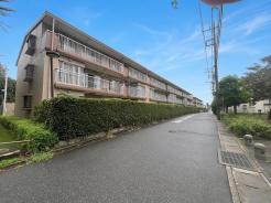 爽やかな風が通り抜ける開放的なアプローチが、日々の暮らしに心地よさを届けます